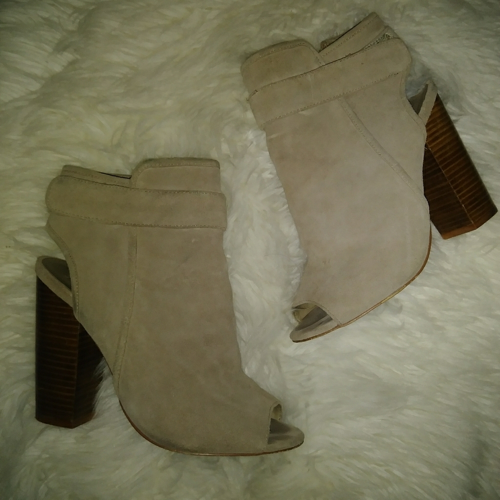 Steve Madden Peekaboos 🎄